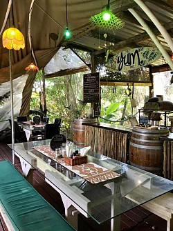 Yum cafe food meals mantis and moon backpackers yoga retreat fun jungle forest